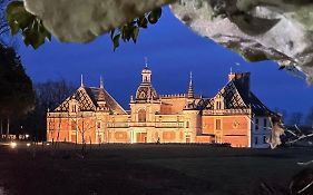 La Suite du Château de Chevigny-en-Valière comprenant deux chambres séparées, située à 12 minutes de la célèbre ville de Beaune